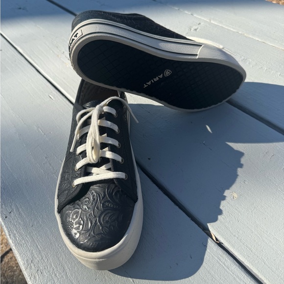 Ariat Skylar Black Floral Embossed Platform Sneakers – Women’s 8.5B - Picture 5 of 12